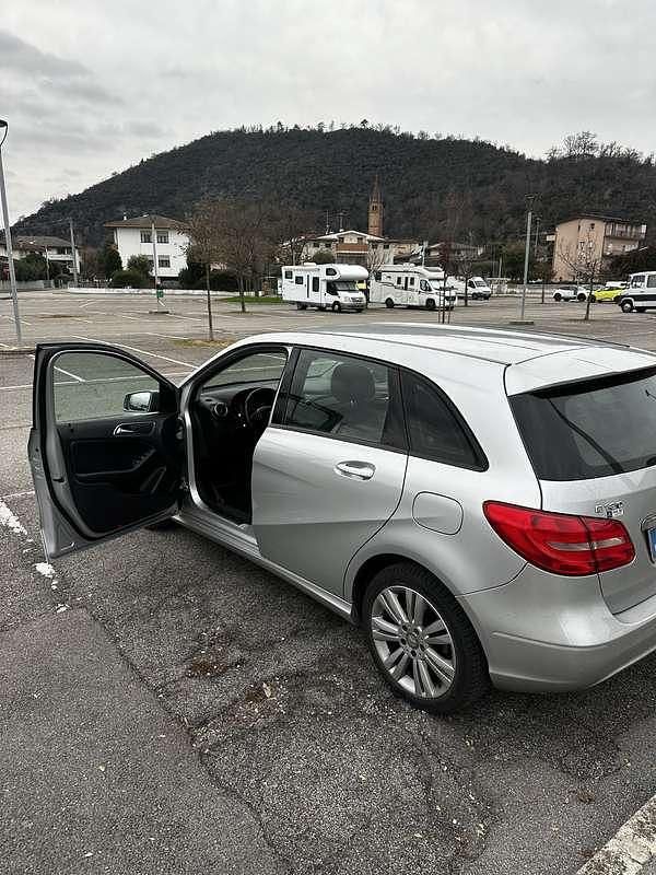 Usata Mercedes B180 109 CV (80 kW) 2014 Grigio Monovolume