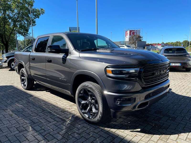 Usata RAM 1500 401 CV (294 kW) 2024 Grigio granite Pick-up