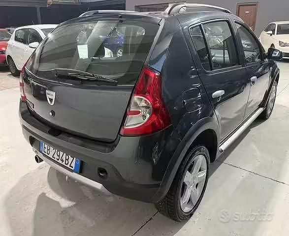 Usata Dacia Sandero Stepway 87 CV (63 kW) 2010 Grigio Berlina