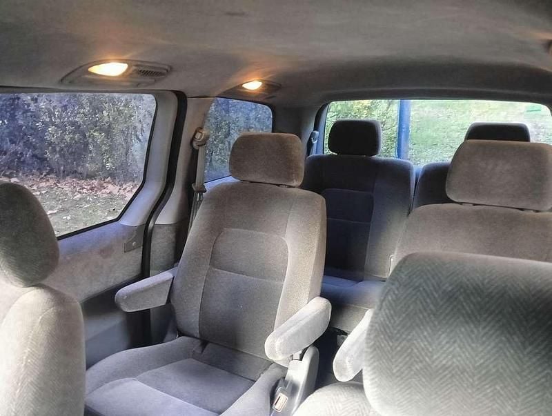 Usata Kia Carnival Comfort 144 CV (105 kW) 2003 Blu/azzurro Monovolume