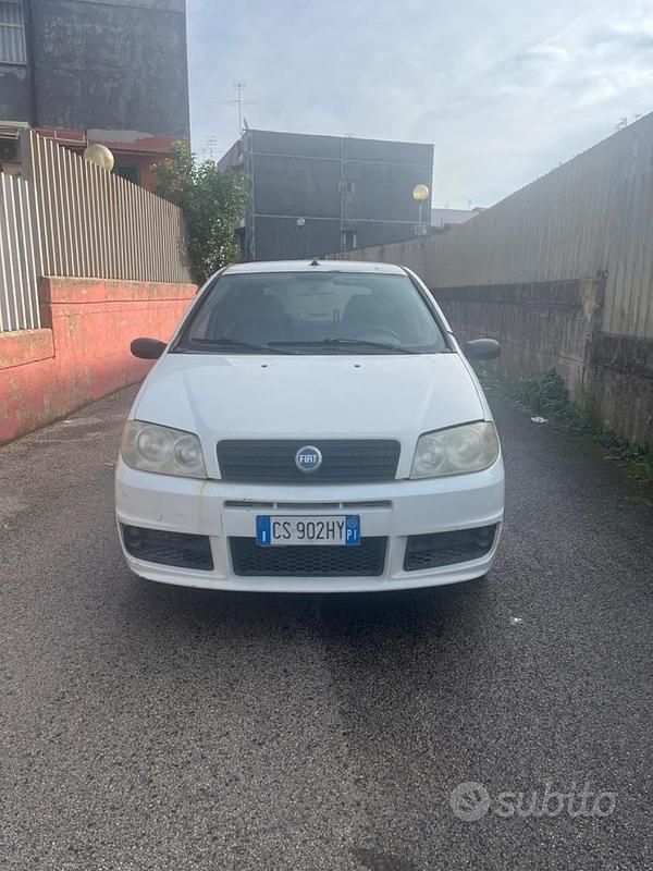 Usata Fiat Punto 70 CV (51 kW) 2001 Bianco Utilitaria