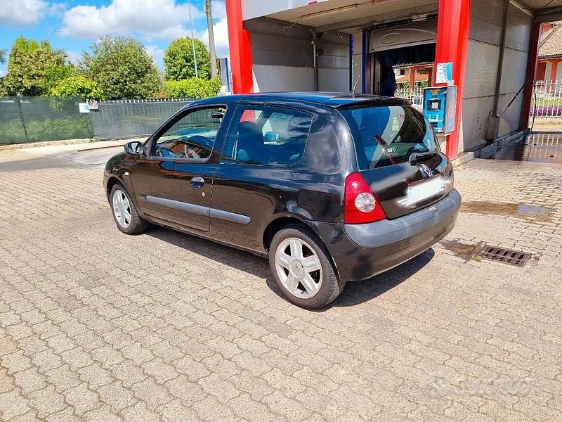 Usata Renault Clio II 100 CV (73 kW) 2005 Utilitaria