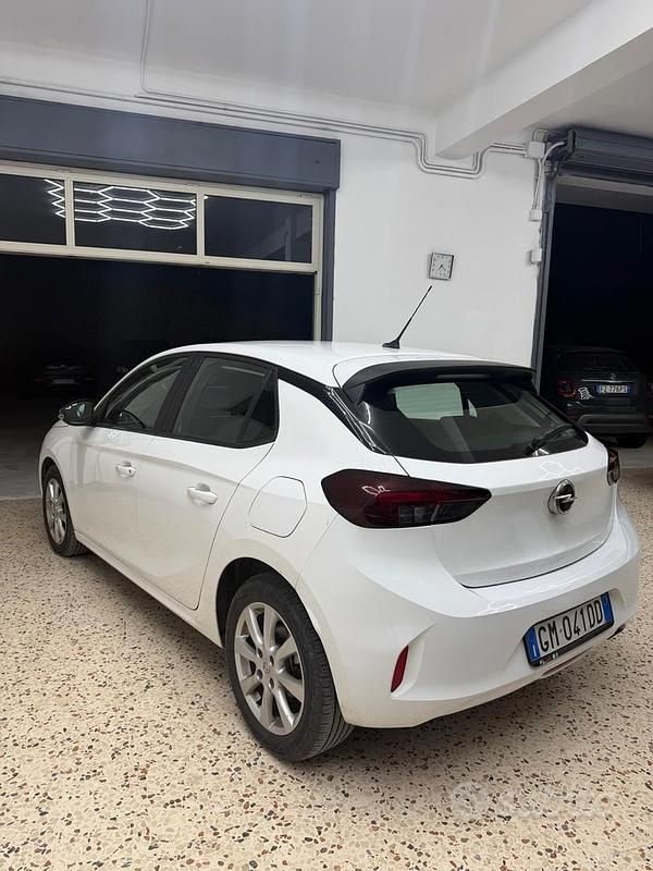 Usata Opel Corsa Edition 101 CV (74 kW) 2022 Bianco Utilitaria