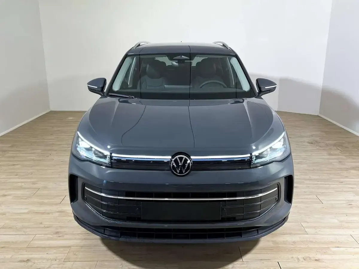 Nuova VW Tiguan Edition 131 CV (96 kW) 2026 Grigio SUV