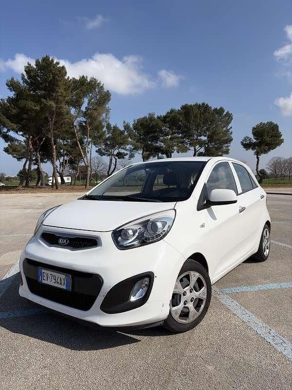 Usata Kia Picanto 67 CV (49 kW) 2014 Bianco Utilitaria