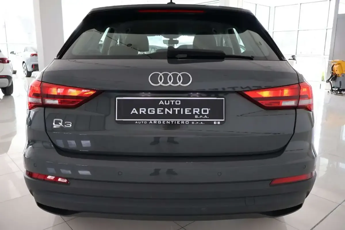 Usata Audi Q3 Business 150 CV (110 kW) 2022 Grigio atomico metallizzato SUV