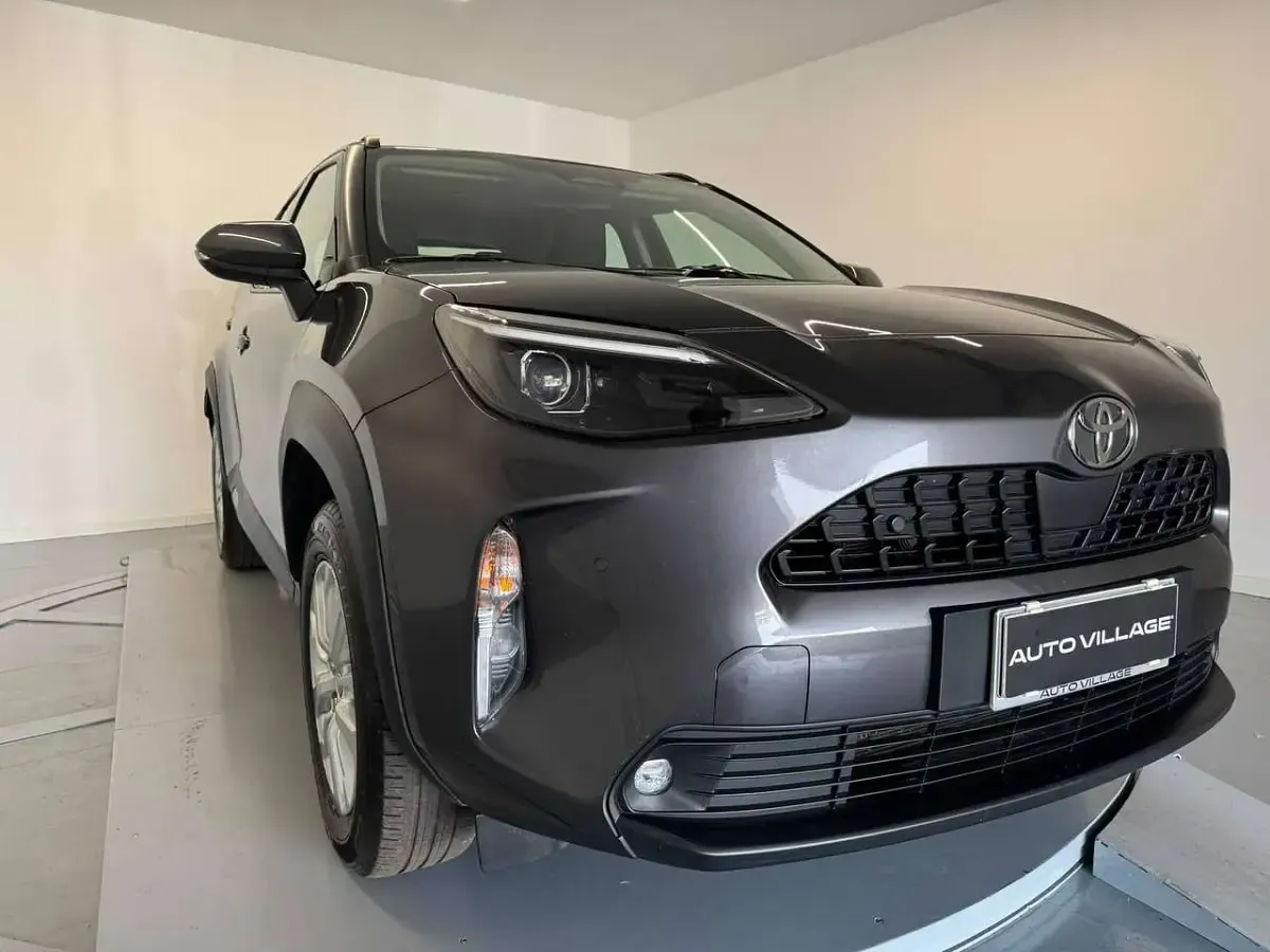 Usata Toyota Yaris Cross Active 92 CV (67 kW) 2025 Dark grey SUV