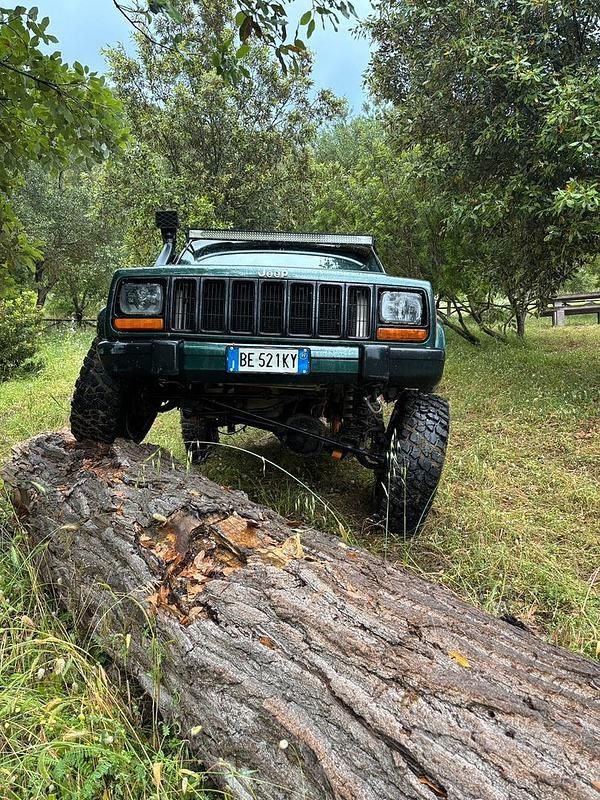 Usata 1999 Jeep Cherokee SUV | 9000 € - Immagine 1/4