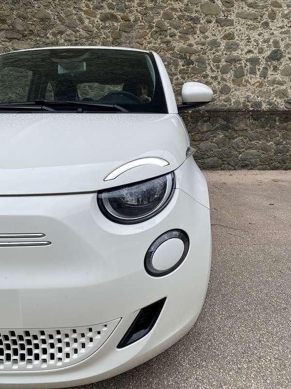 Usata Fiat 500e Icon 42 kW (58 CV) 2021 Bianco Utilitaria