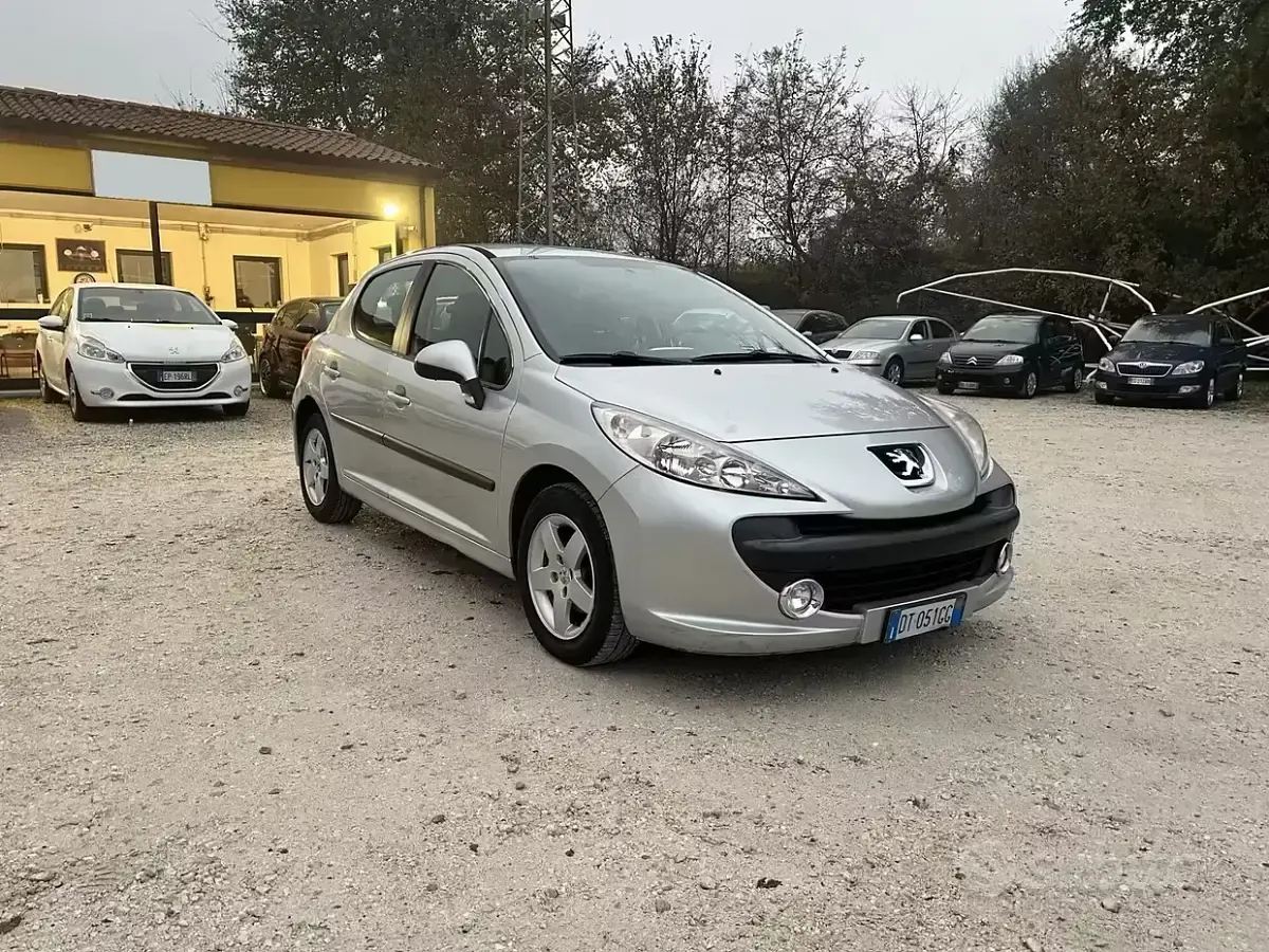 Usata Peugeot 207 75 CV (55 kW) 2009 Nero Utilitaria