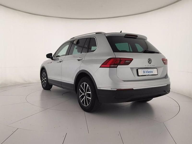 Usata VW Tiguan Life 122 CV (89 kW) 2023 Reflex silver metallizzato SUV