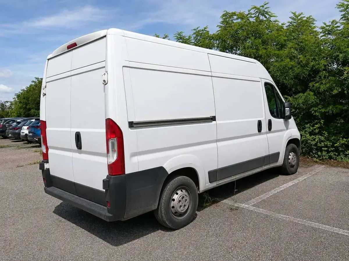 Usata Opel Movano 140 CV (102 kW) 2024 Bianco pastello Furgone
