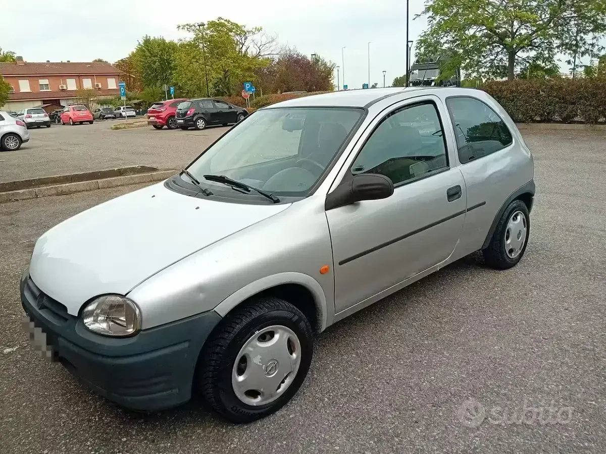 Usata Opel Corsa 54 CV (39 kW) 1998 Grigio Utilitaria