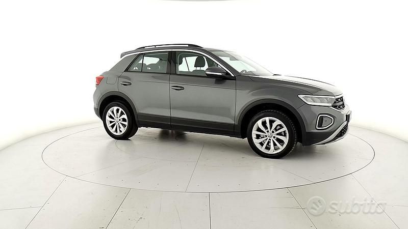 Usata VW T-Roc Life 150 CV (110 kW) 2022 Grigio SUV