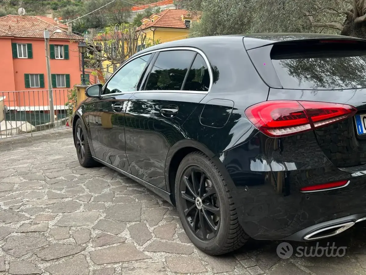 Usata Mercedes A180 116 CV (85 kW) 2019 Nero Berlina