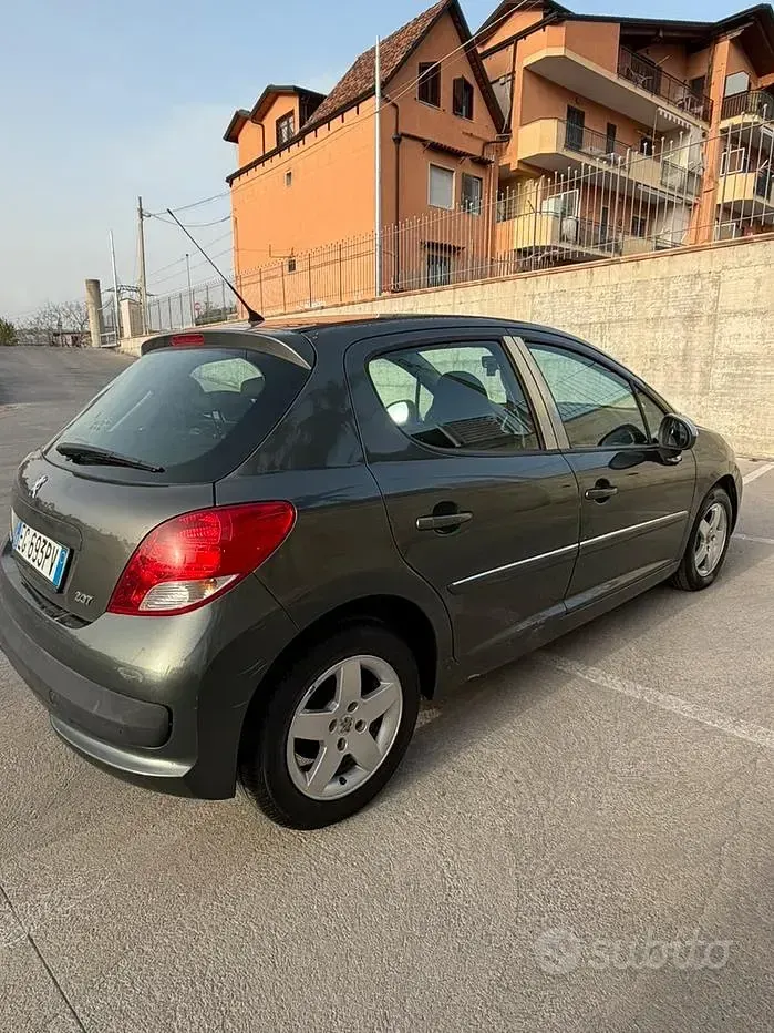 Usata Peugeot 207 68 CV (50 kW) 2011 Berlina