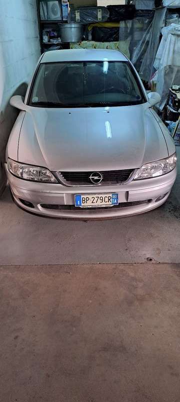 Grigio Usata 2001 Opel Vectra Edition Tre volumi | 3500 € - Immagine 1/4