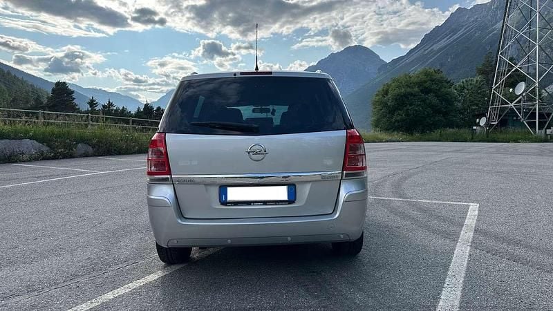 Usata Opel Zafira 110 CV (80 kW) 2015 Argento Monovolume
