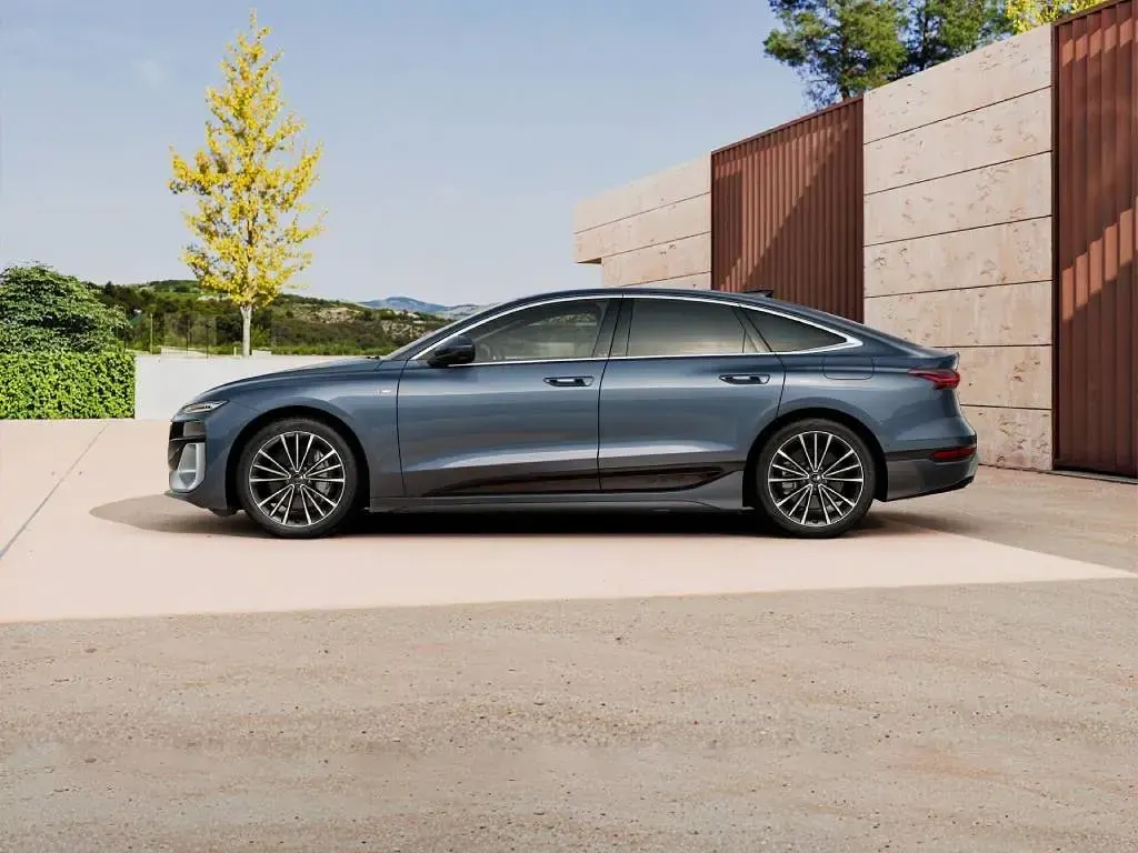 Nuova Audi A6 e-tron S-Line 269 kW (367 CV) 2025 Blu plasma metallizzato SUV