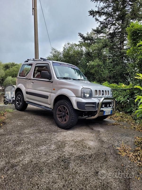 Usata Suzuki Jimny 82 CV (60 kW) 2011 SUV