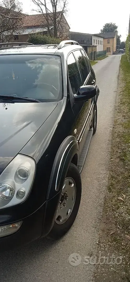 Usata SsangYong Rexton 165 CV (121 kW) 2006 Nero SUV