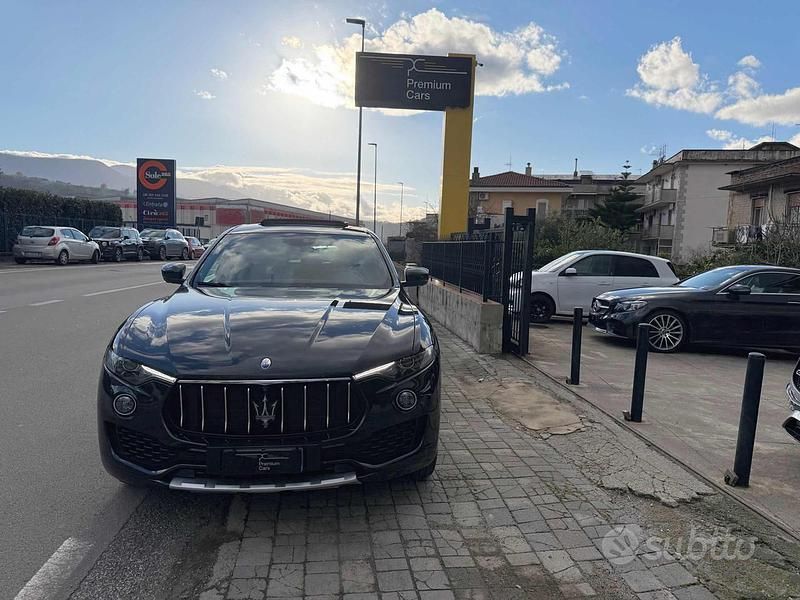 Usata Maserati Levante 275 CV (202 kW) 2017 Nero SUV