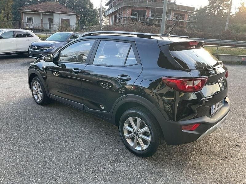 Begagnad Kia Stonic Urban 101 HK (74 kW) 2023 Svart SUV