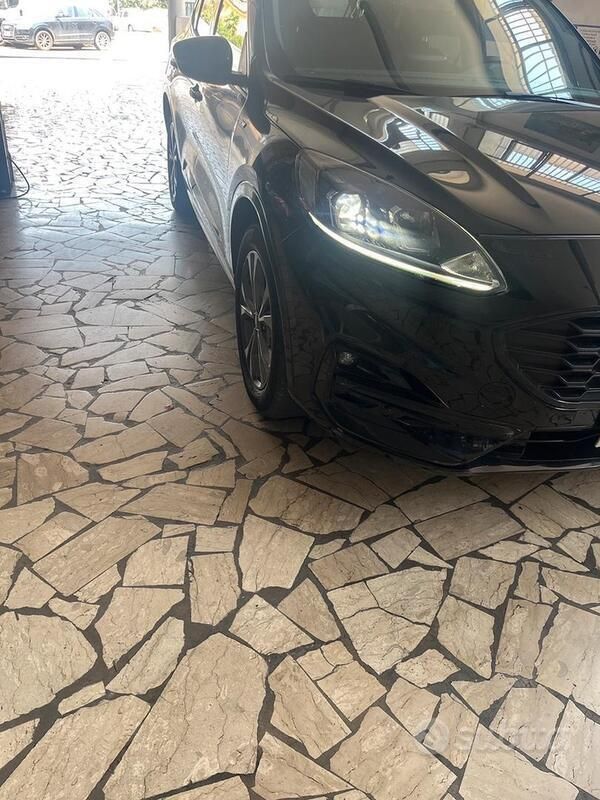 Usata Ford Kuga ST-Line 120 CV (88 kW) 2022 Nero SUV