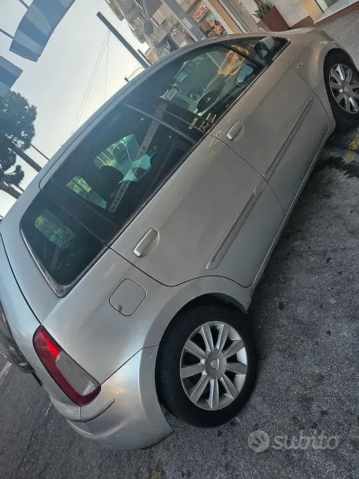 Usata Lancia Musa 90 CV (66 kW) 2008 Grigio Monovolume