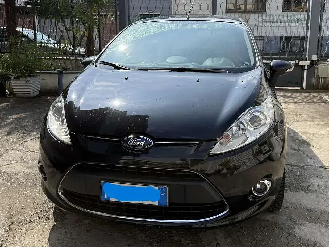 Gebraucht Ford Fiesta 60 PS (44 kW) 2012 Schwarz Limousine