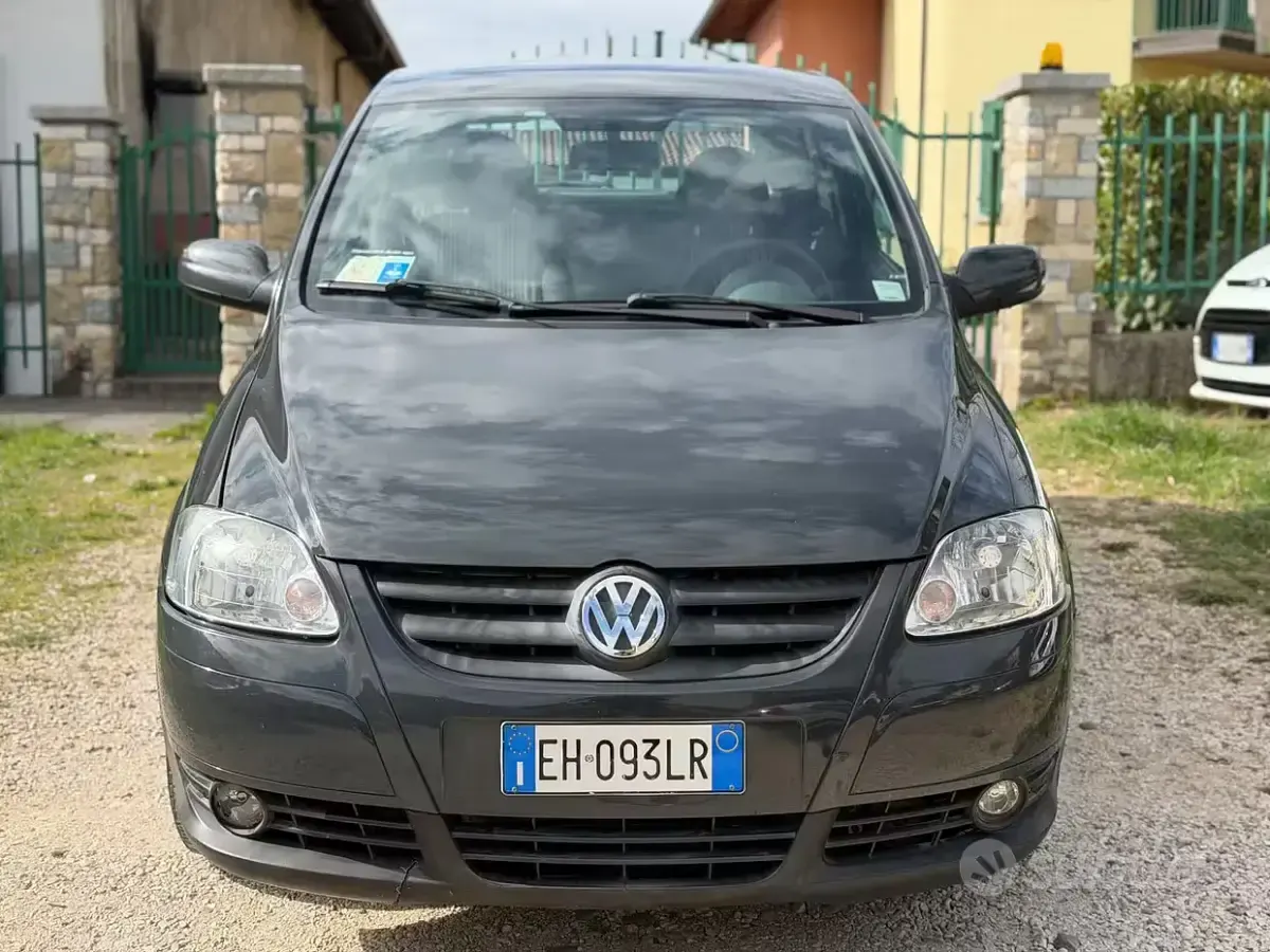 Usata VW Fox Trendline 60 CV (44 kW) 2011 Grigio Utilitaria