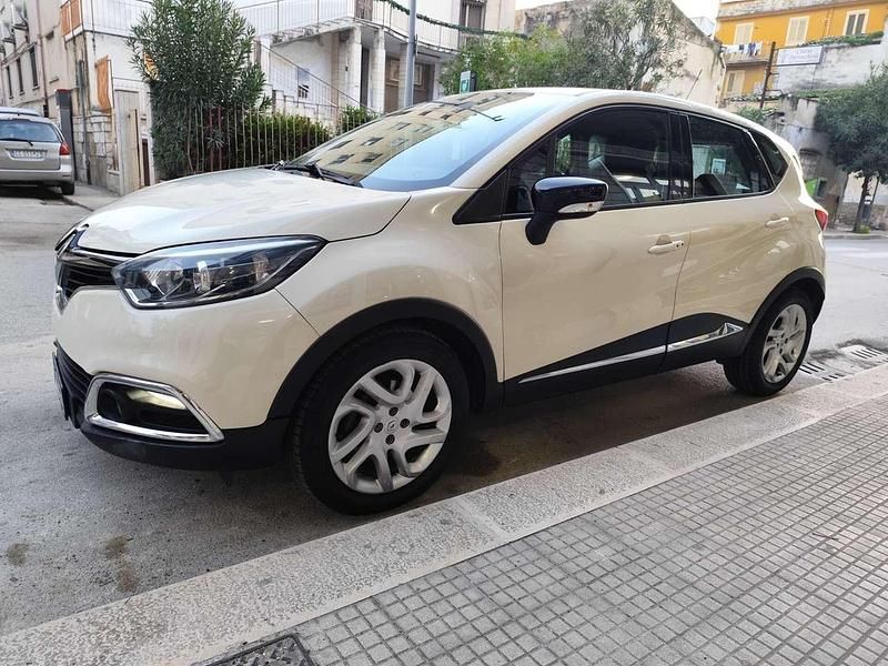 Usata Renault Captur 90 CV (66 kW) 2015 Beige SUV
