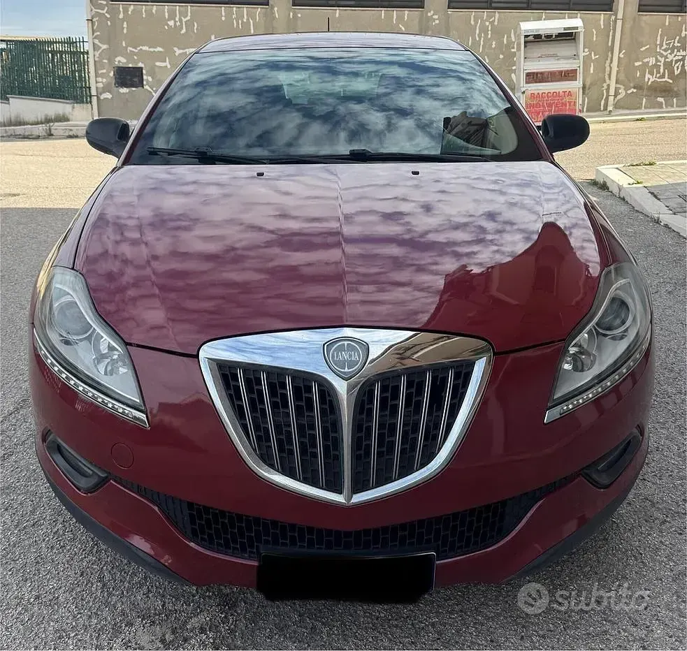 Usata Lancia Delta Gold 120 CV (88 kW) 2011 Rosso Utilitaria