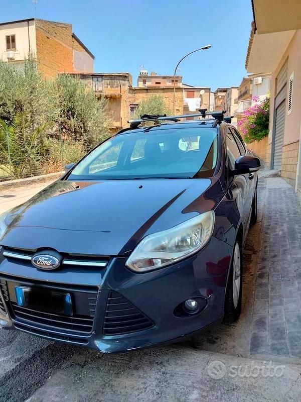 Begagnad Ford Focus 100 HK (73 kW) 2012 Grå Kombi