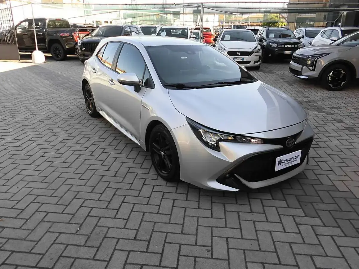 Usata Toyota Corolla Active 98 CV (72 kW) 2019 Argento Berlina