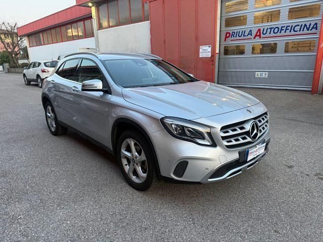 Usata Mercedes GLA200 136 CV (100 kW) 2018 Argento SUV