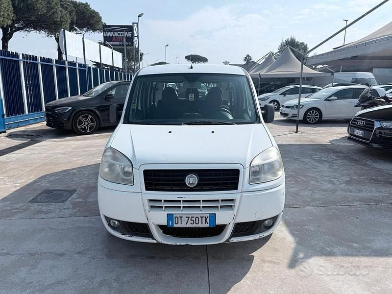 Usata Fiat Doblò Active 103 CV (75 kW) 2009 Bianco Monovolume