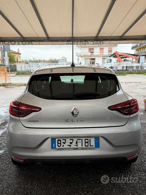 Usata Renault Clio V Life 101 CV (74 kW) 2022 Grigio Berlina