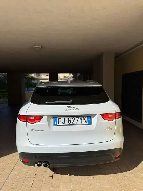 Usata Jaguar F-Pace Prestige 180 CV (132 kW) 2017 Bianco SUV