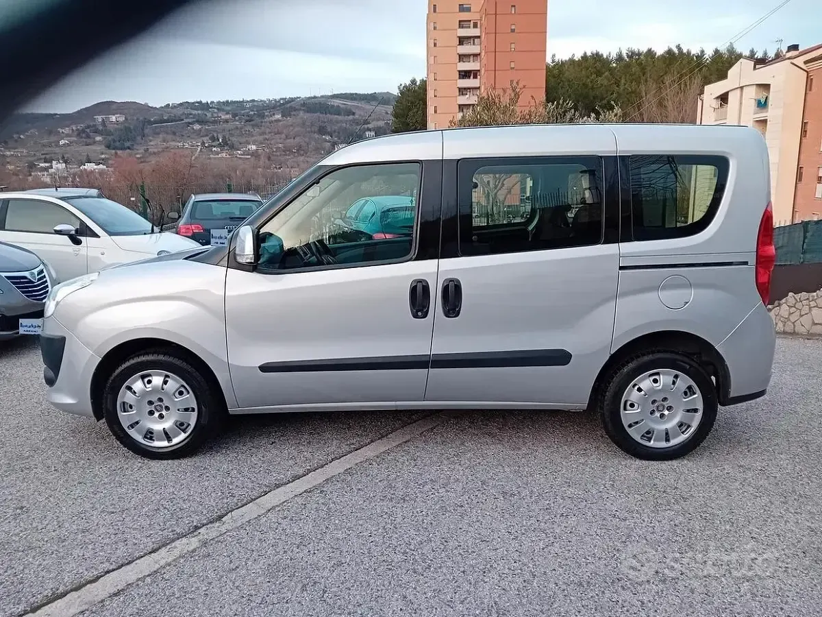 Usata Fiat Doblò Emotion 90 CV (66 kW) 2012 Grigio Monovolume