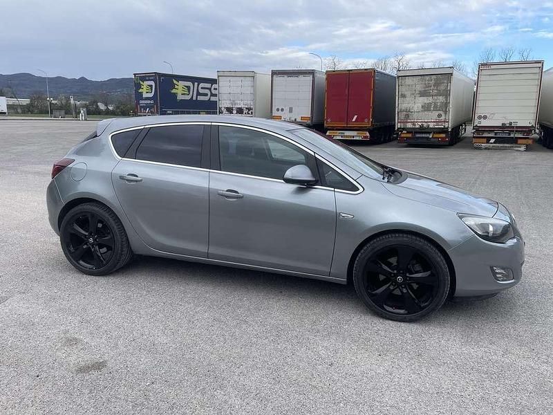 Usata Opel Astra Cosmo 160 CV (117 kW) 2010 Berlina