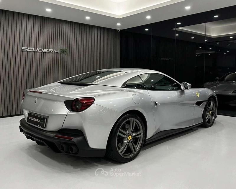 Usata Ferrari Portofino 600 CV (441 kW) 2020 Argento nürburgring Cabrio