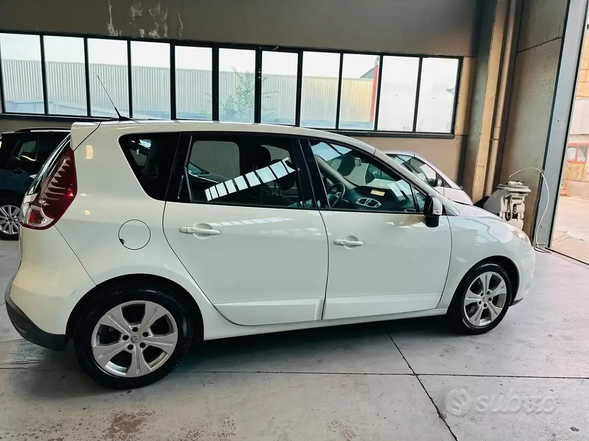 Usata Renault Scénic III Dynamique 110 CV (80 kW) 2010 Bianco Berlina