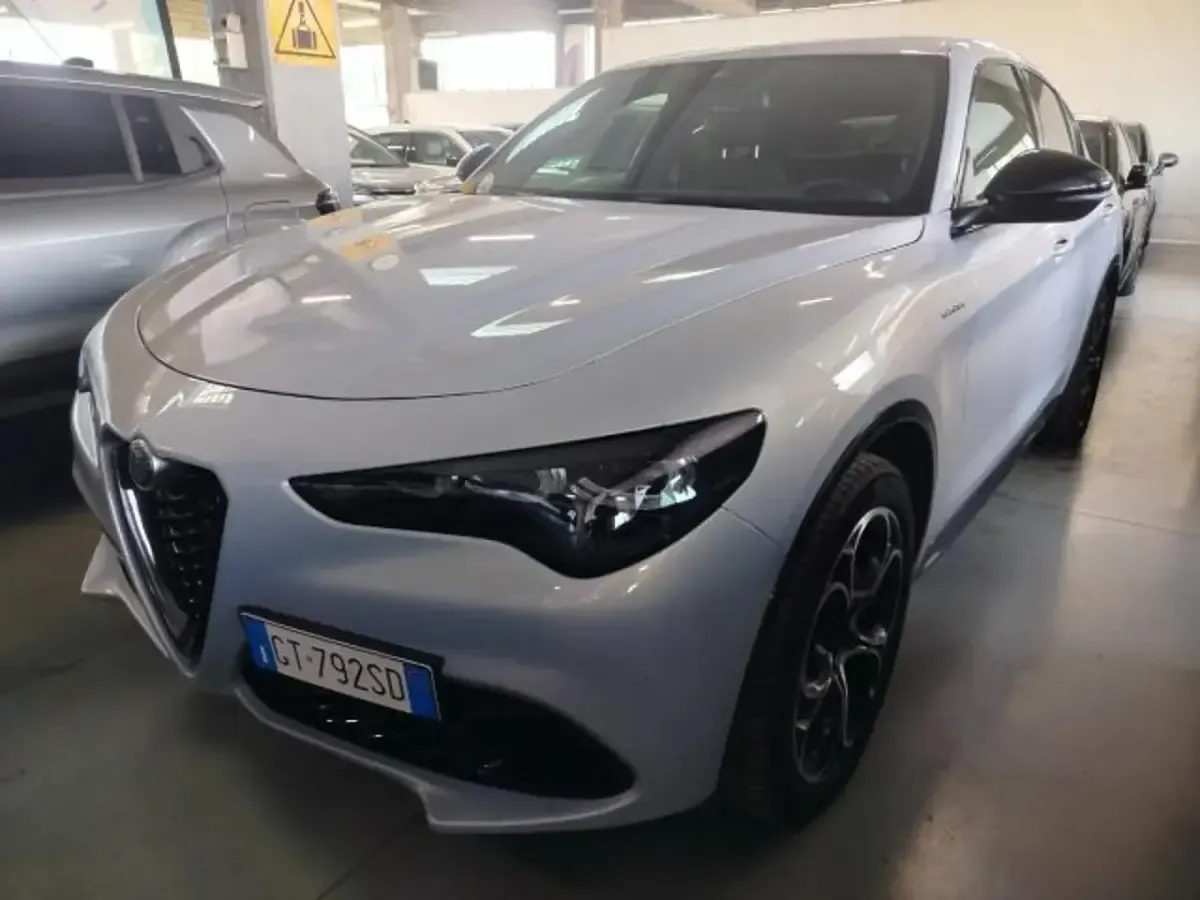 Usata Alfa Romeo Stelvio Veloce 209 CV (153 kW) 2024 Argento SUV