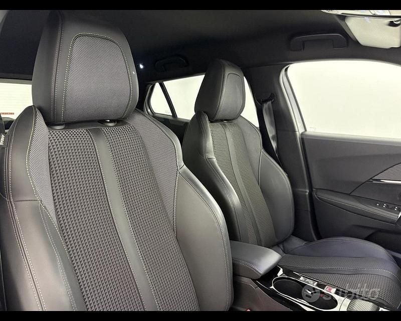 Begagnad Peugeot 2008 GT 131 HK (96 kW) 2023 Grå SUV