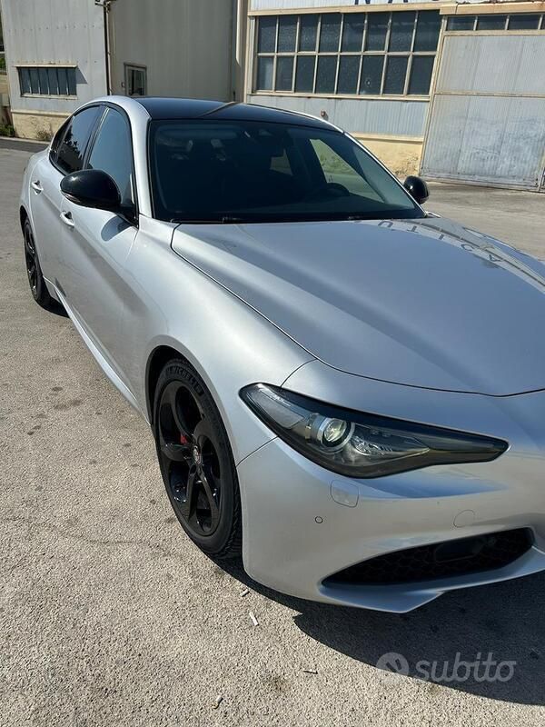 Usata Alfa Romeo Giulia 180 CV (132 kW) 2018 Grigio Berlina