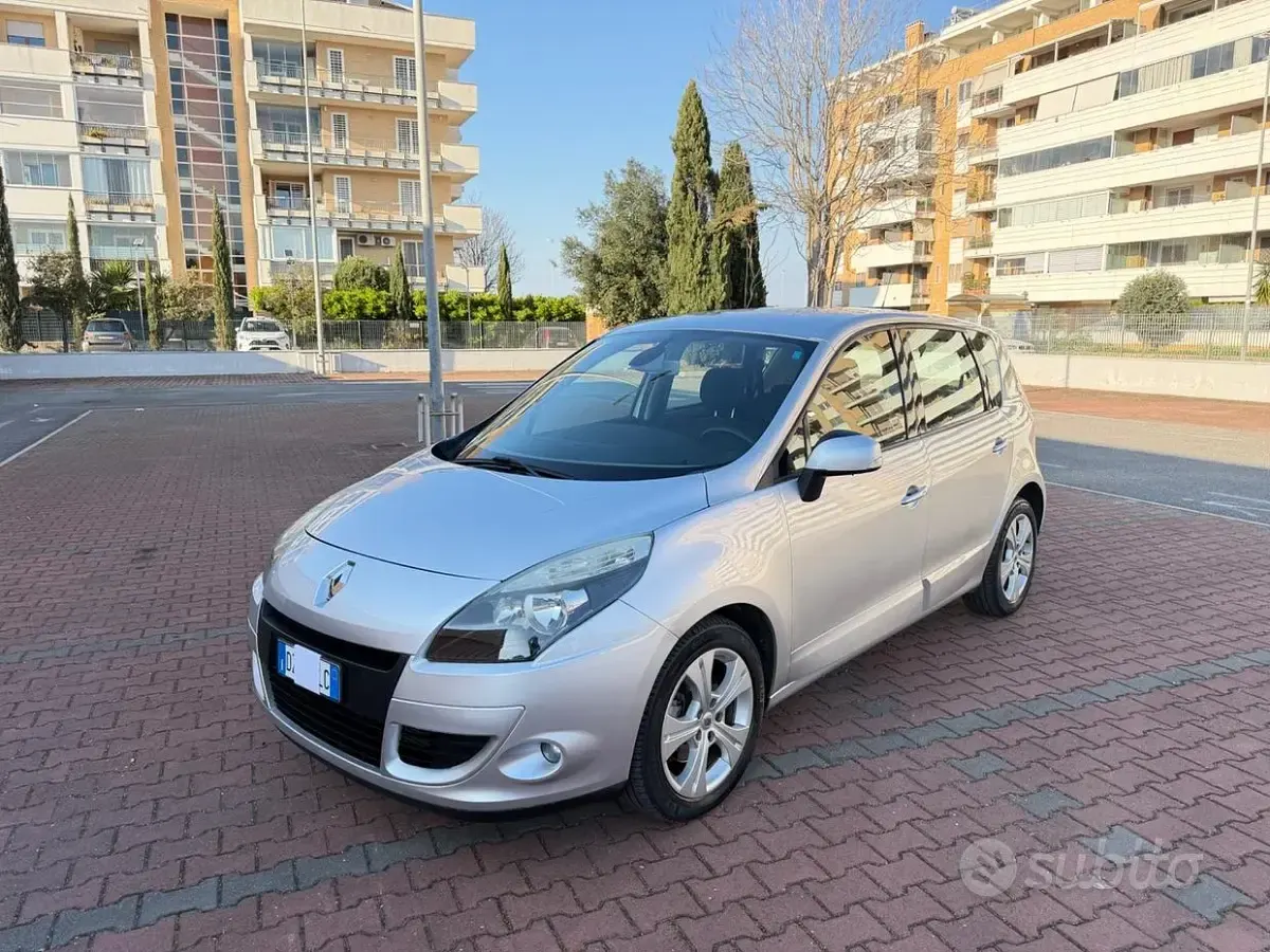 Usata Renault Scénic Luxe 110 CV (80 kW) 2009 Grigio Monovolume