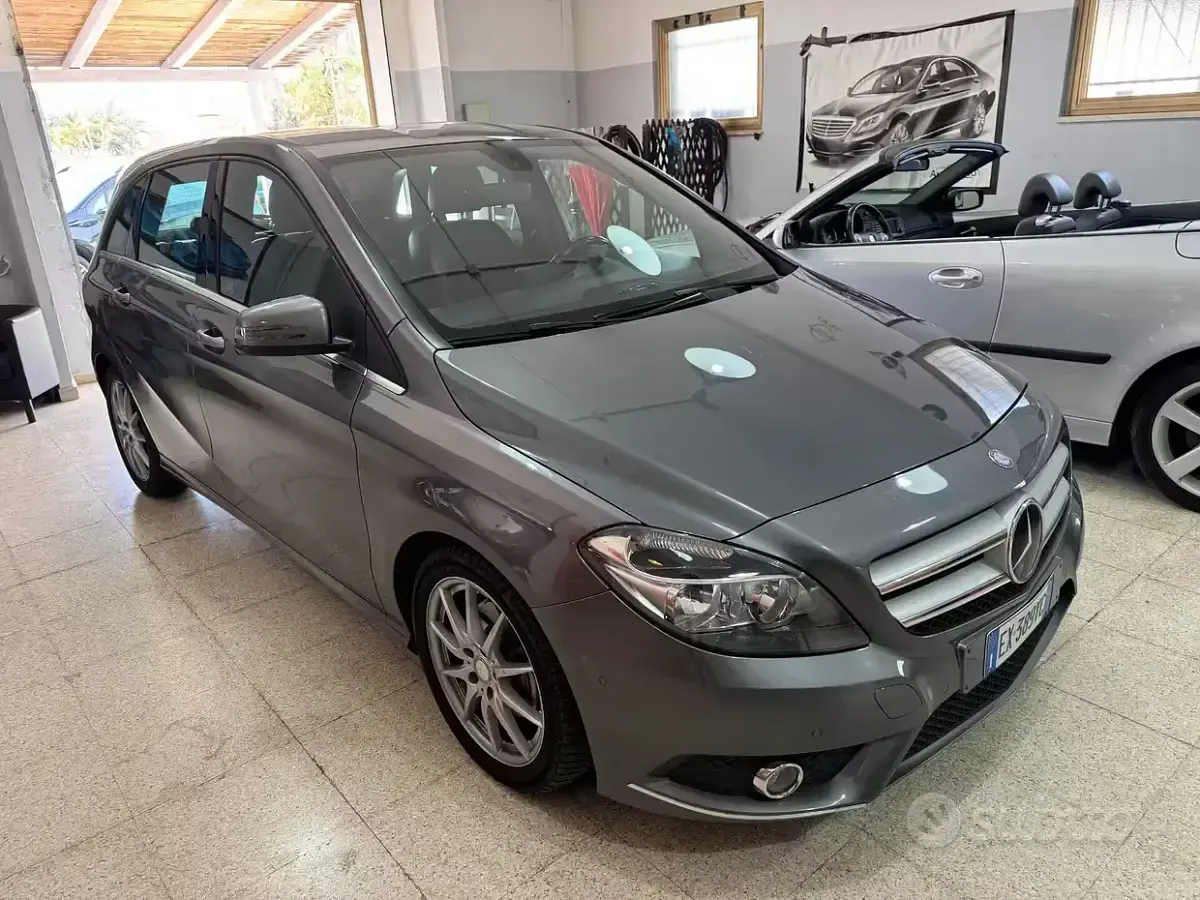 Usata Mercedes B180 Premium 109 CV (80 kW) 2014 Grigio Utilitaria