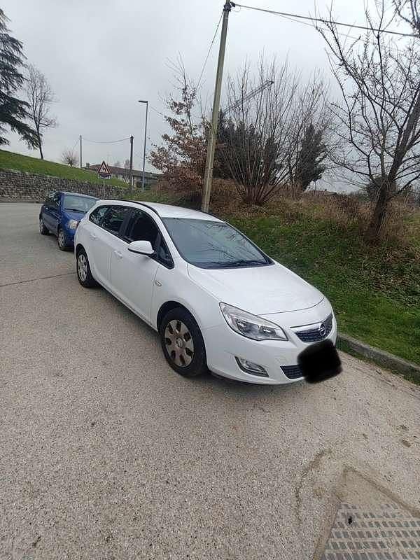 Usata Opel Astra 110 CV (80 kW) 2012 Station wagon