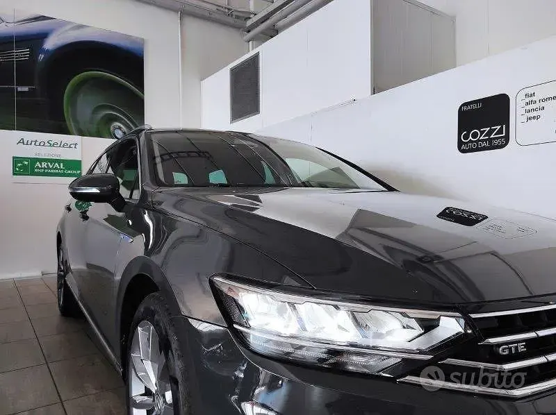 Usata VW Passat GTE 156 CV (114 kW) 2020 Grigio Station wagon